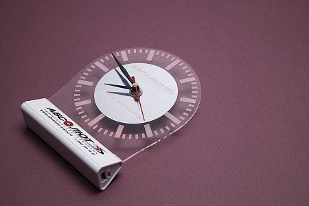 Настольная подставка с внешним аккумулятором, календарем или часами