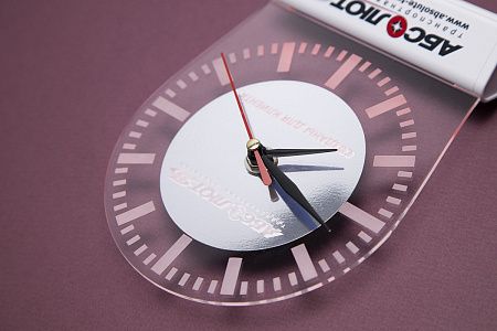 Настольная подставка с внешним аккумулятором, календарем или часами